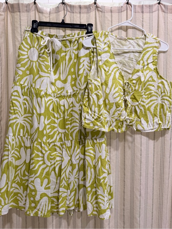 Christian Siriano Dresses & Skirts - Hawaiian Lime Green and White Two-Piece Skirt Set